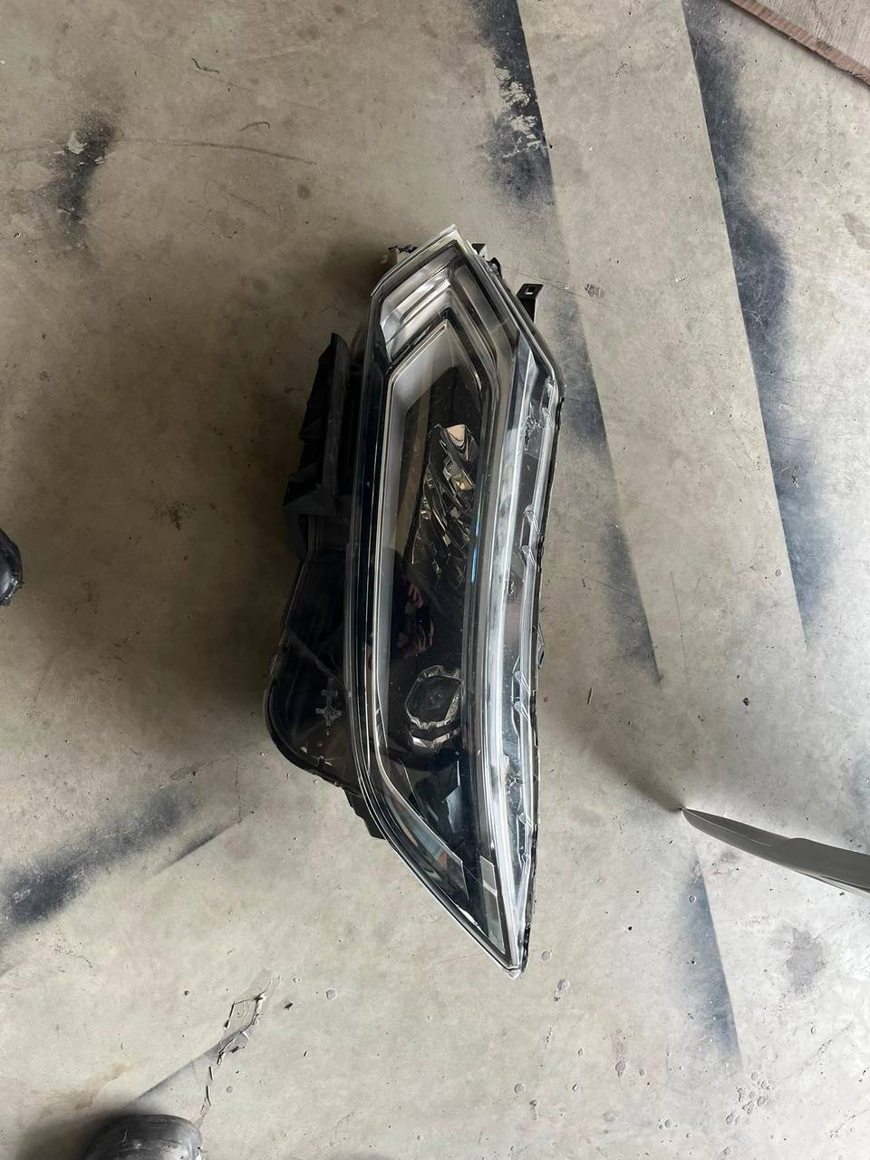 100 Nissan Qashqai Sağ Ön Far 100 19011 — nissan OEM Parça