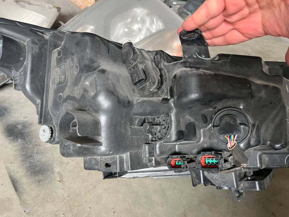 100 Nissan Qashqai Sağ Ön Far 100 19011 — nissan OEM Parça