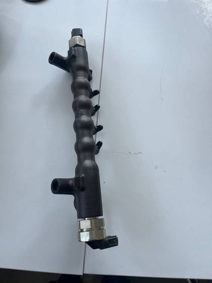 23810-30130 Toyota hilux rail müşürü  komple