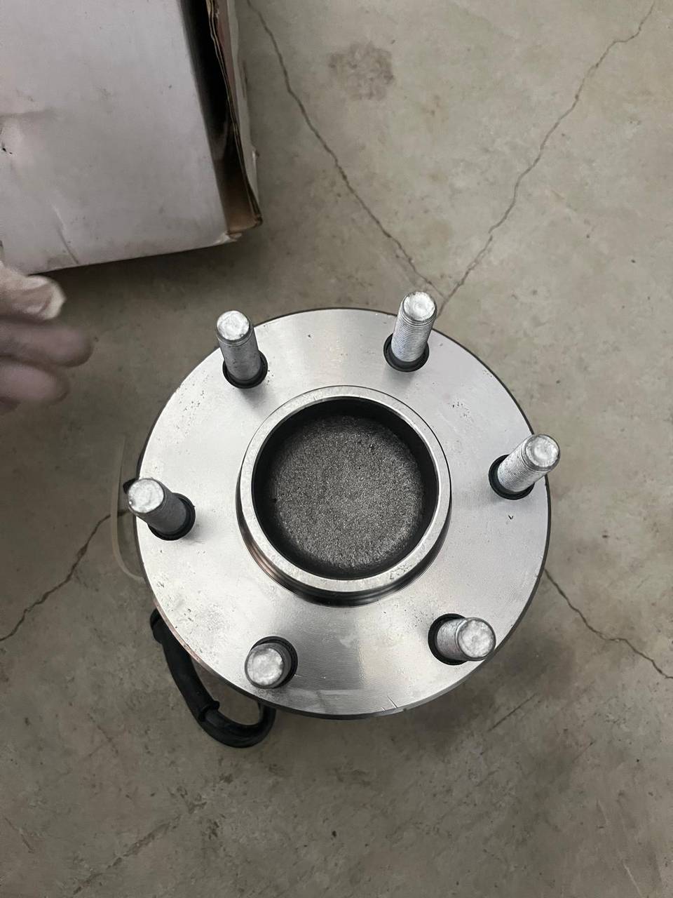 40202-EA000 ÖN TEKER PORYASI_ABSLİ_6 BİJON_NISSAN NAVARA 4X2 — ECOPARTS OEM Parça
