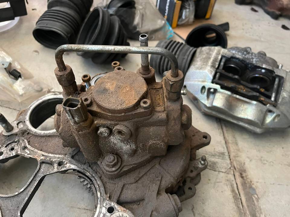 2210030090 HİLUX YAKIT POMPASI 1KD MOTOR 3.0 İÇİNDİR — TOYOTA OEM Parça