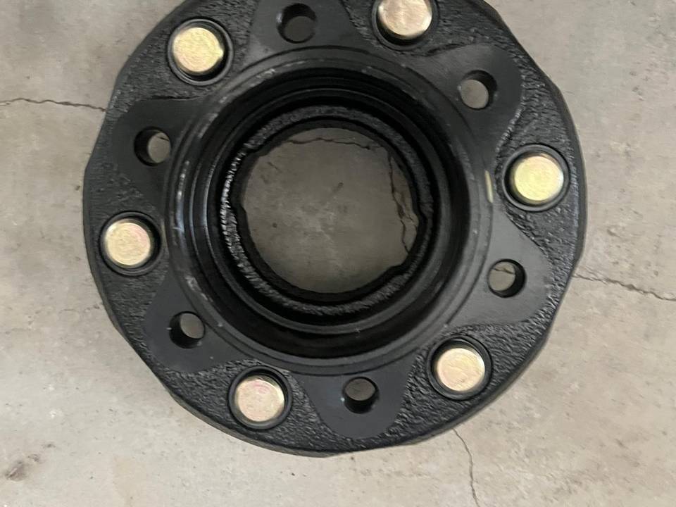 402020W091 Nissan Pickup Ön Teker Poryası 1997 2002 4X4 — İTAQİ OEM Parça