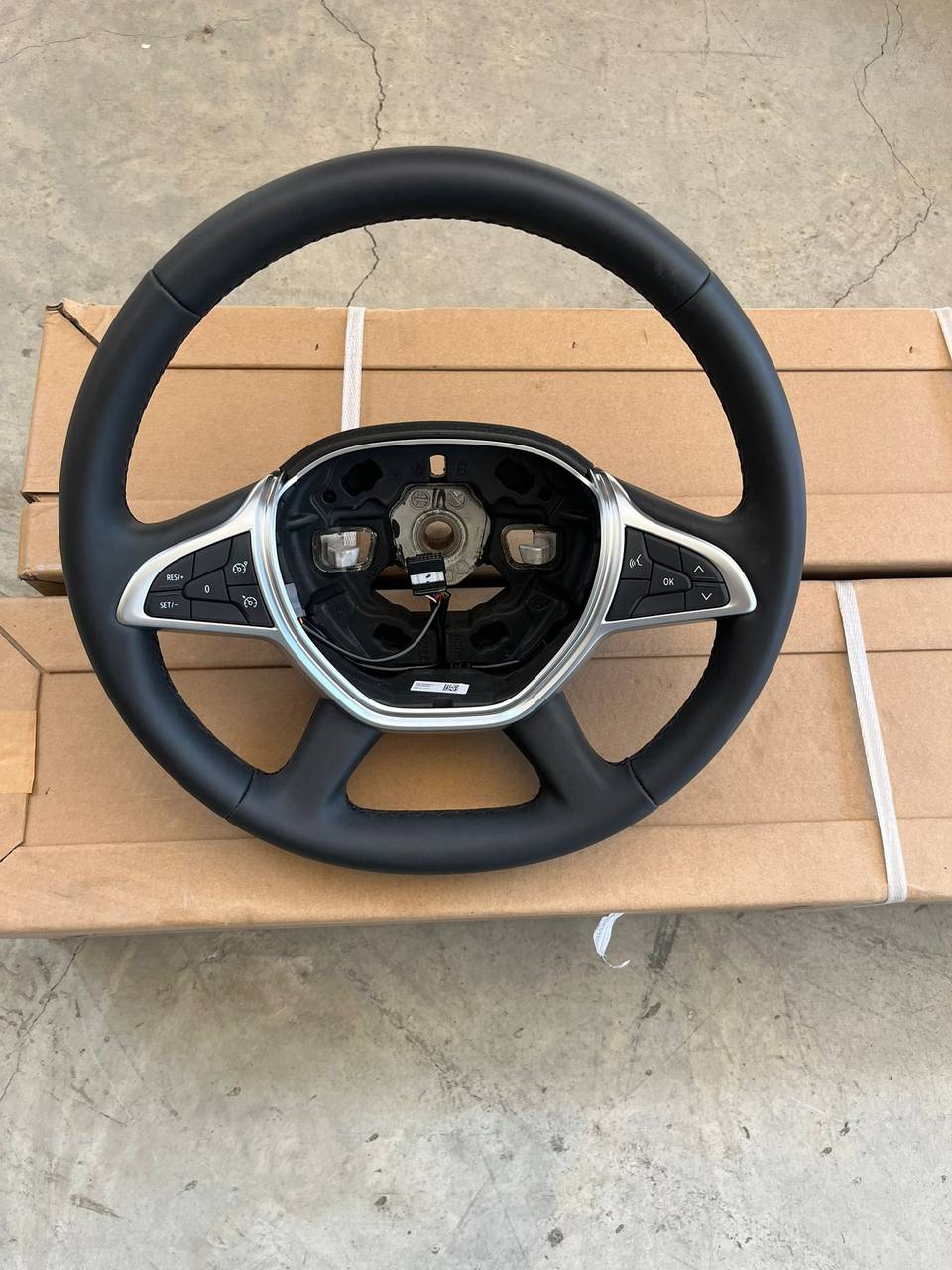 484002982R Orjinal Direksiyon Simidi Clıo V Duster Iı 484002982R — DACİA OEM Parça