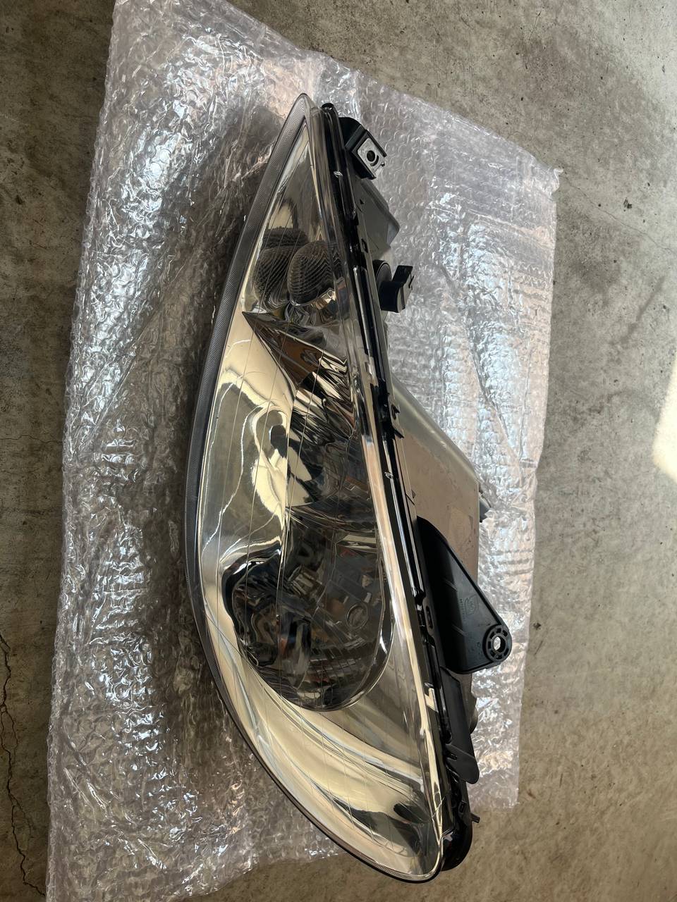 6204.S9 Peugeot 206- sol far — Bitapart OEM Parça