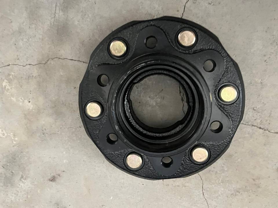 402020W091 Nissan Pickup Ön Teker Poryası 1997 2002 4X4 — İTAQİ OEM Parça