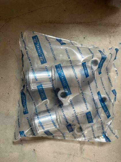 2561126100 TERMOSTAT KAPAĞI ÜST HYUNDAI ACCENT ADMIRA-ACCENT ERA-CERATO-RIO 2003-