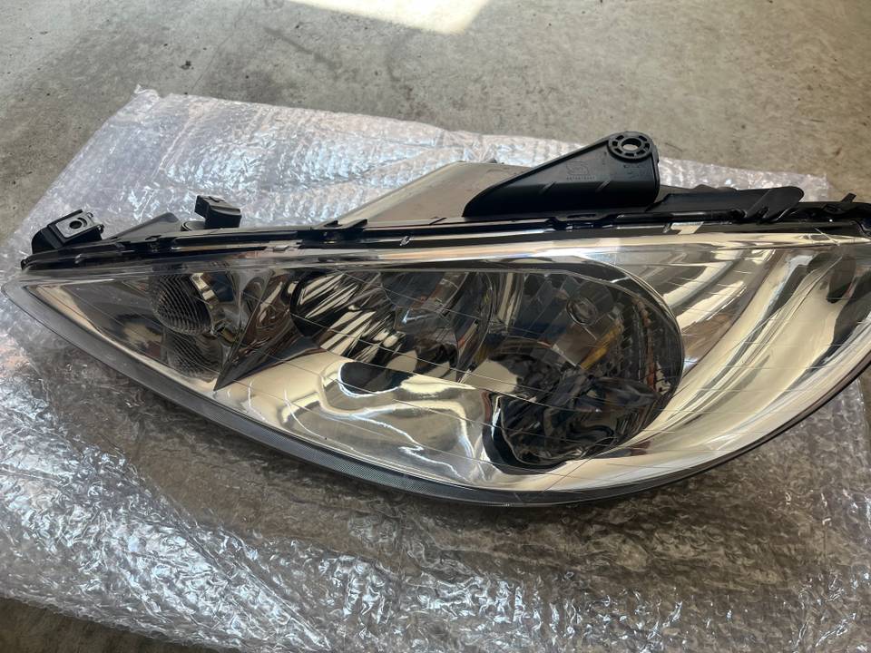 6205.S9 Peugeot 206 sağ far — Bitapart OEM Parça