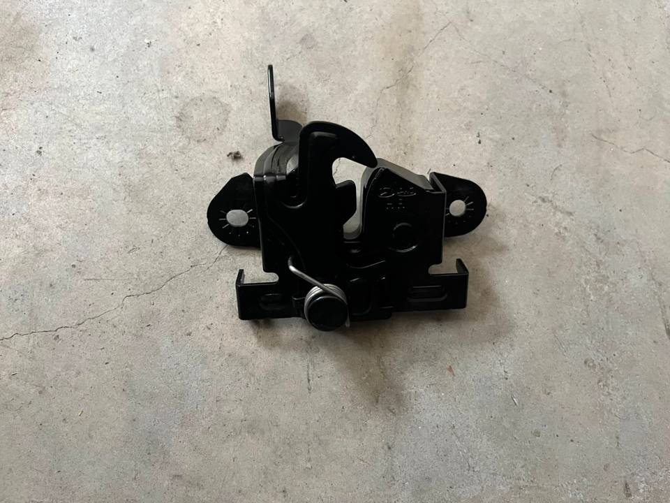 811304F000 KAPUT KİLİDİ H100 KMY 04- — HYUNDAİ OEM Parça