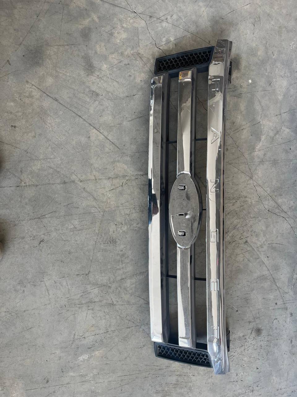 8M348200FC Ranger 2011 - 2015 Arası Ön Panjur Nikalajlı Krom — DEGA OEM Parça