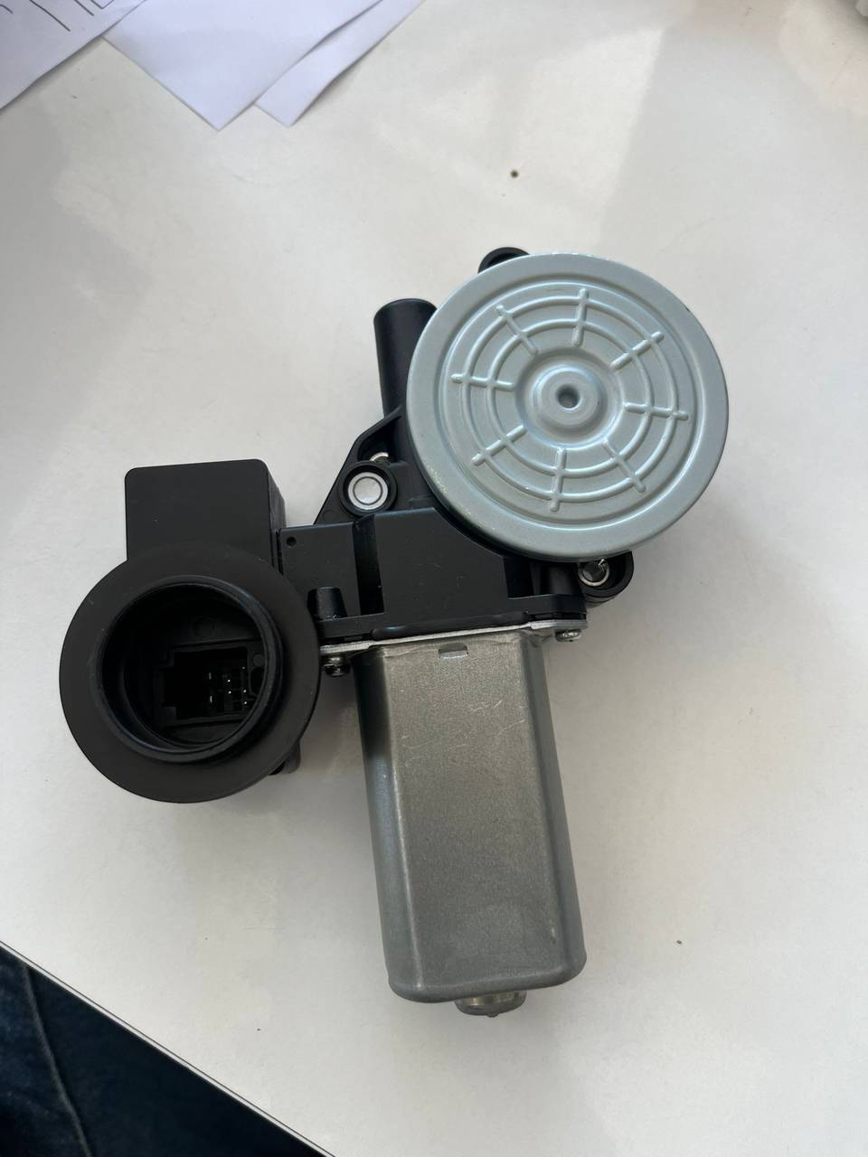 85720-0K220 CAM AÇMA MOTORU ARKA SAĞ — TOYOTA OEM Parça