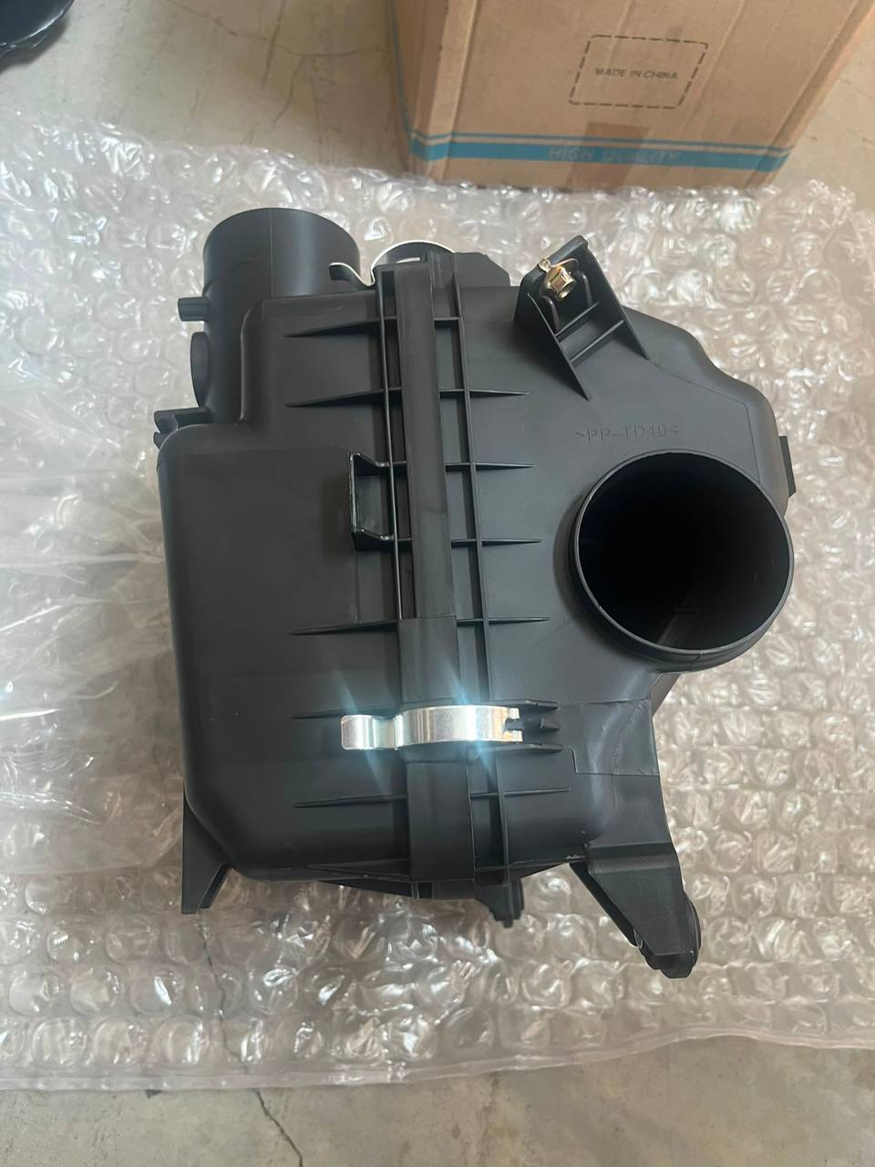 MN135613 KUTU HAVA FİLTRE L200 07-13 (KOMPLE) — MITSUBISHI OEM Parça