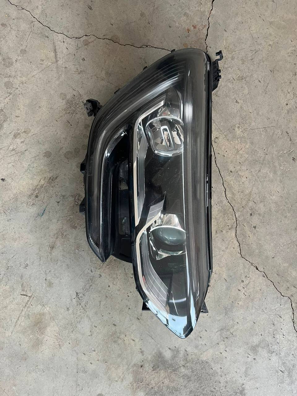 260607159R Megane 4-IV Sol-Sağ Far Lambası Ledli Orta Paket (2016-2019) -Renault Mais — RENAULT OEM Parça