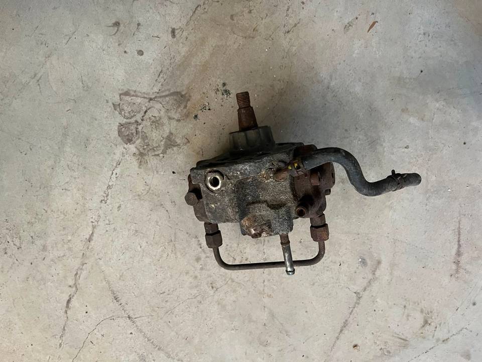 2210030161 HİLUX YAKIT POMPASI ÇIKMA — TOYOTA OEM Parça