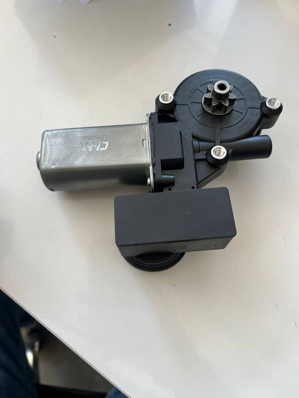 85710-0K090 CAM AÇMA MOTORU ÖN SOL — TOYOTA OEM Parça