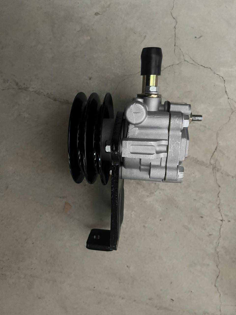 897084953 POMPA HİDROLİK DİREKSİYON D-MAX 02-06 — ISUZU OEM Parça