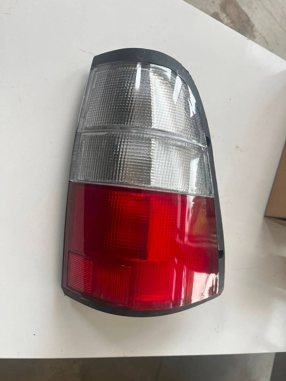 897910303-0 STOP LAMBASI TFR 97-02 BEYAZ KIRMIZI SAĞ — MATSUBA OEM Parça