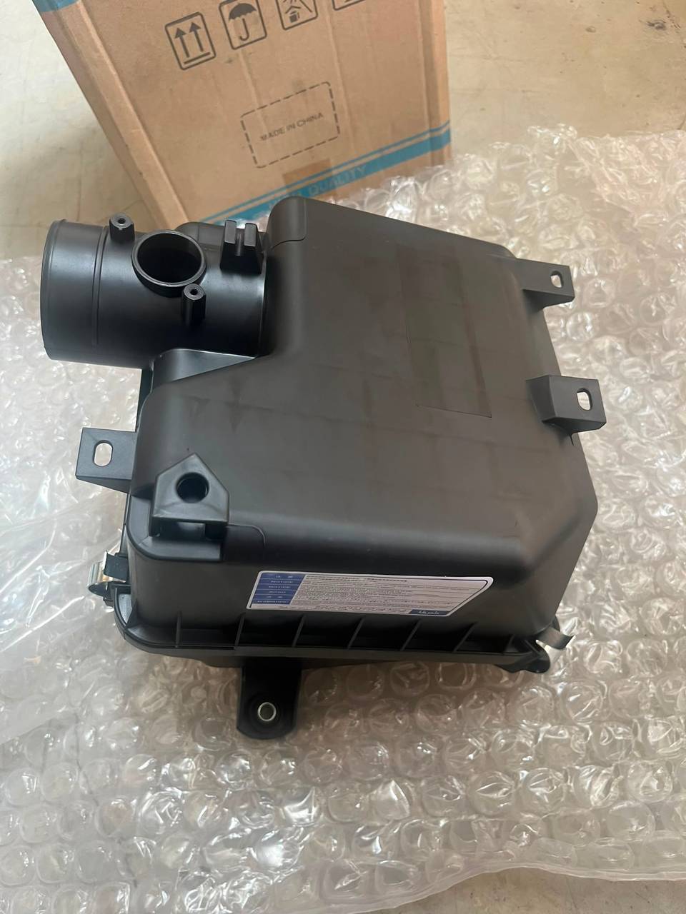 MN135613 KUTU HAVA FİLTRE L200 07-13 (KOMPLE) — MITSUBISHI OEM Parça