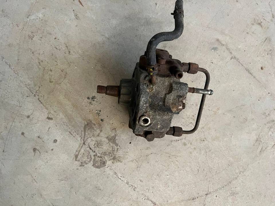 2210030161 HİLUX YAKIT POMPASI ÇIKMA — TOYOTA OEM Parça