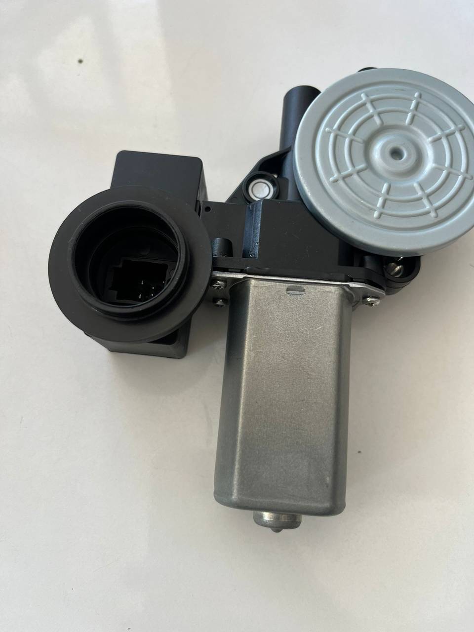 85710-0K210 CAM AÇMA MOTORU ARKA SOL — TOYOTA OEM Parça