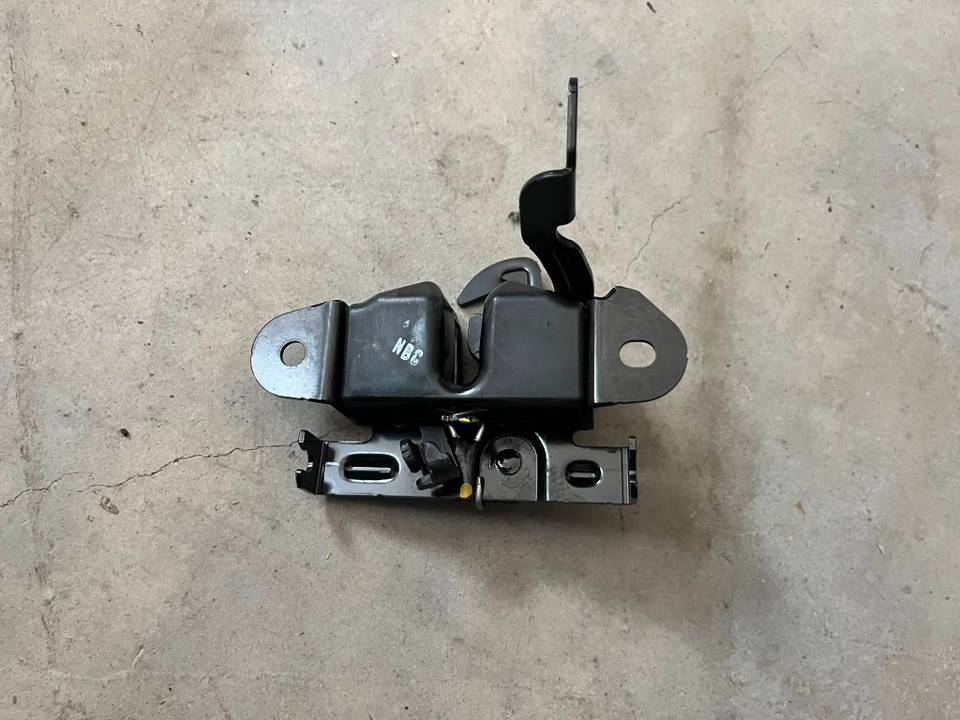 811304F000 KAPUT KİLİDİ H100 KMY 04- — HYUNDAİ OEM Parça