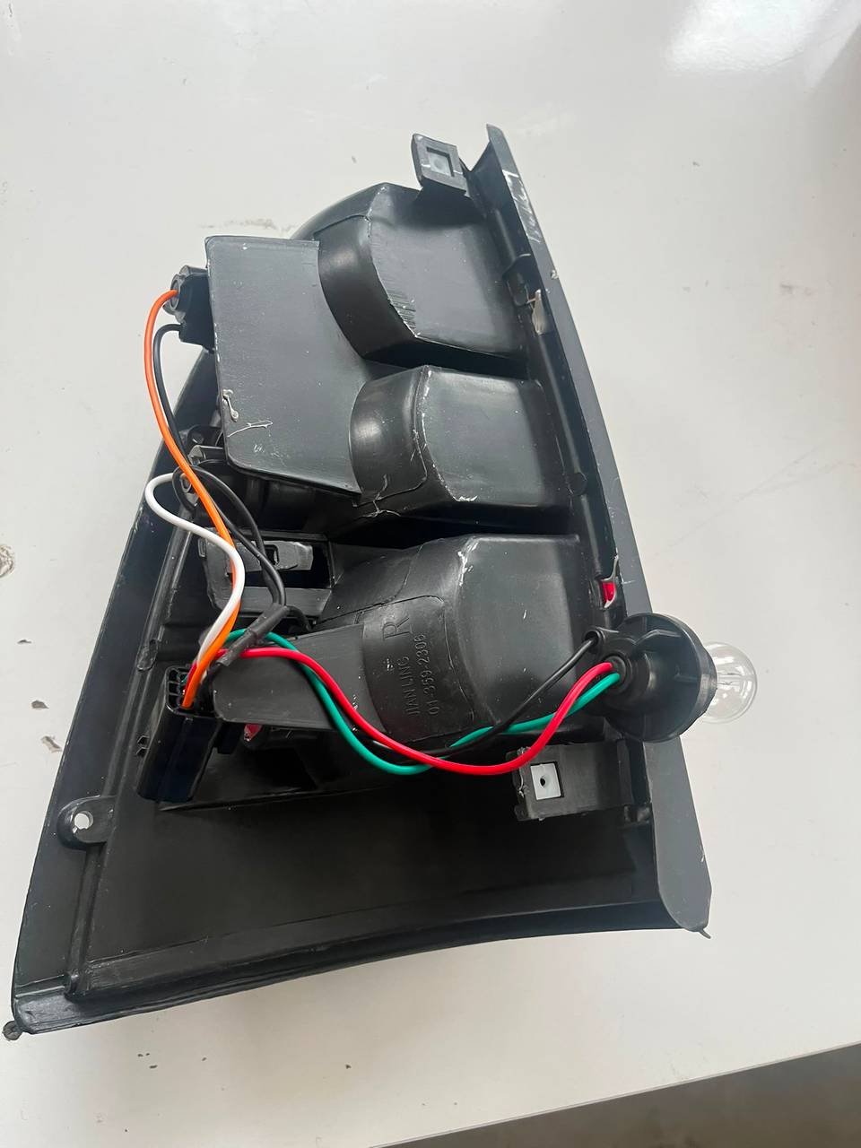 897910303-0 STOP LAMBASI TFR 97-02 BEYAZ KIRMIZI SAĞ — MATSUBA OEM Parça
