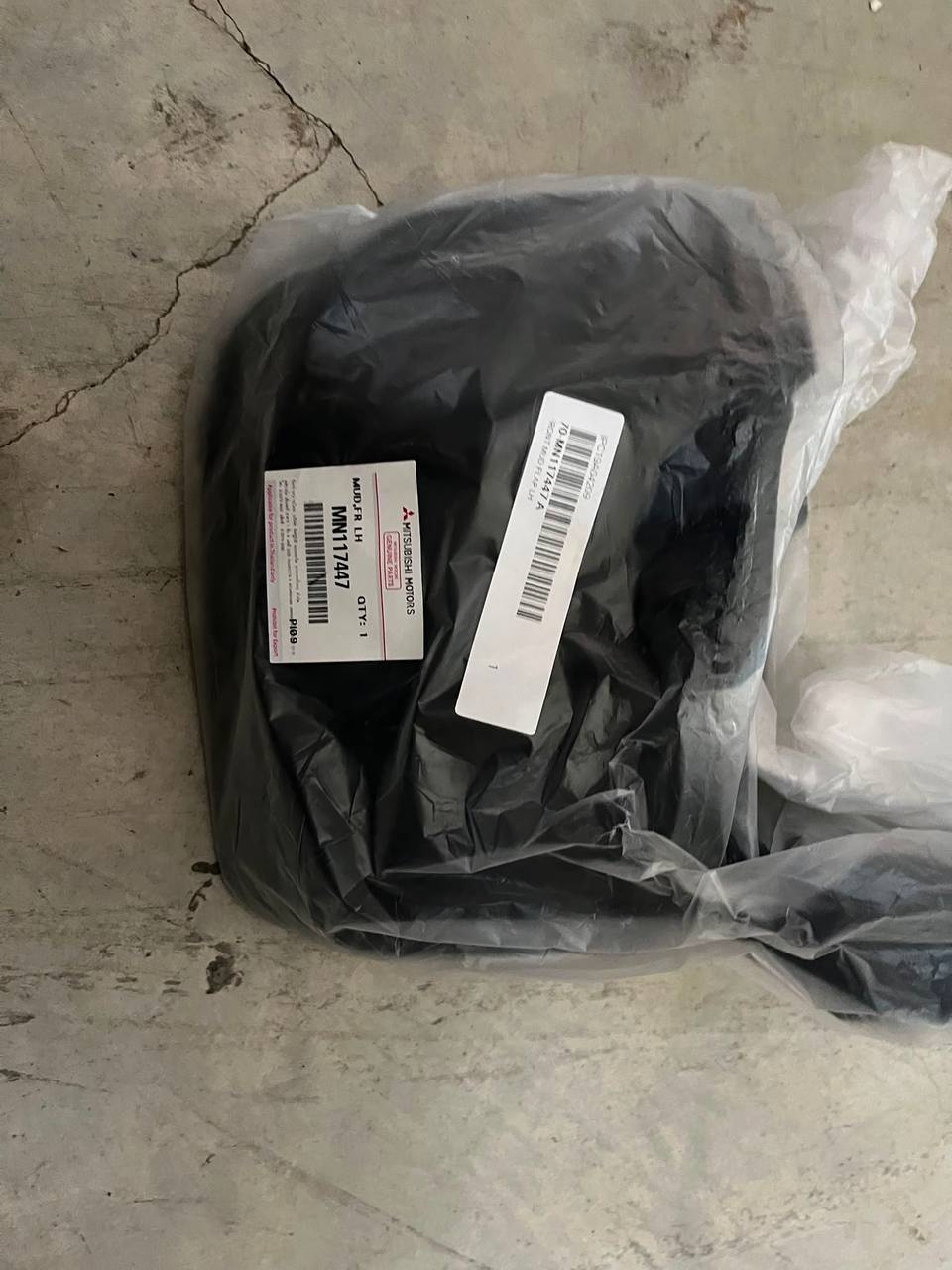 MN117447 PAÇALIK ÖN SOL L200CR — MITSUBISHİ OEM Parça