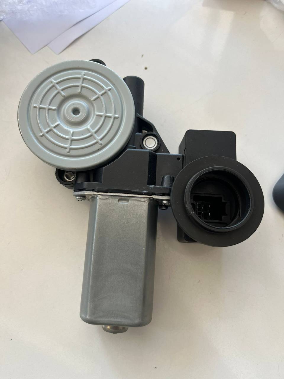 85720-0K210 CAM AÇMA MOTORU ÖN SAĞ — TOYOTA OEM Parça