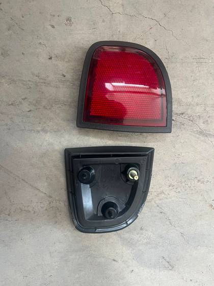 8355A015 REFLEKTÖR L200 07-14 ÇAMURLUK ARKA LH